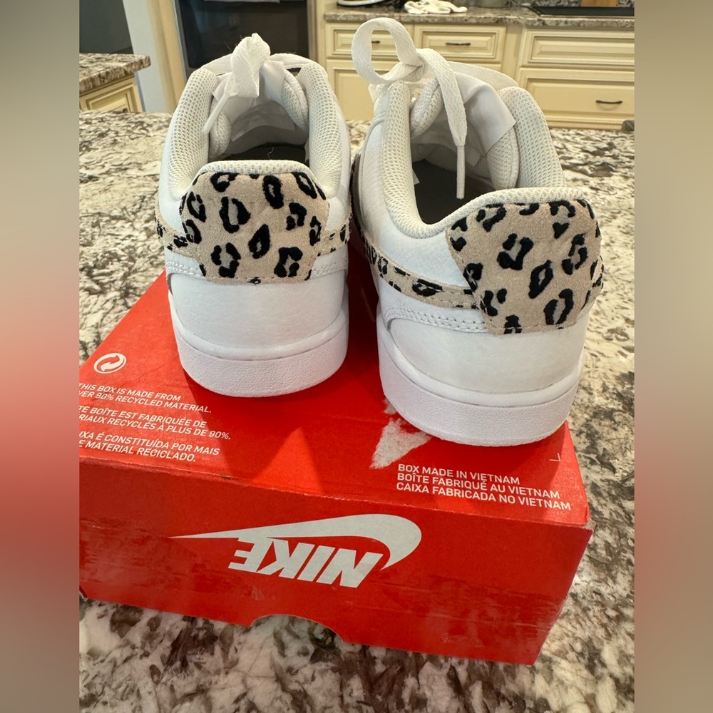 Nike Court Vision Low Leopard Swoosh - Picture 9 of 12